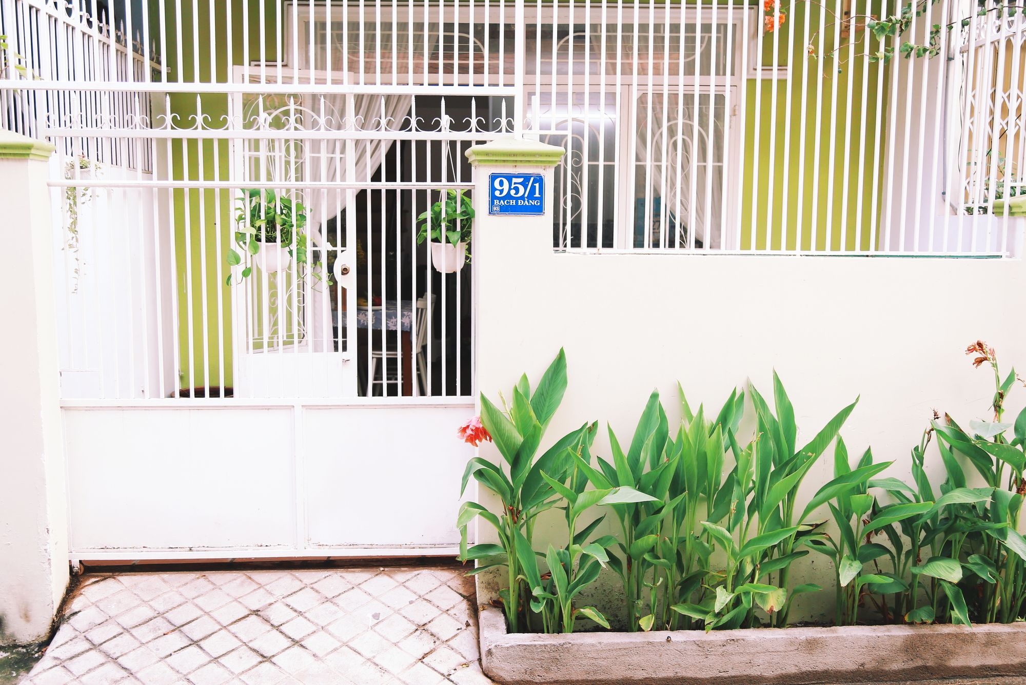 QQ House with balcony and near the beach