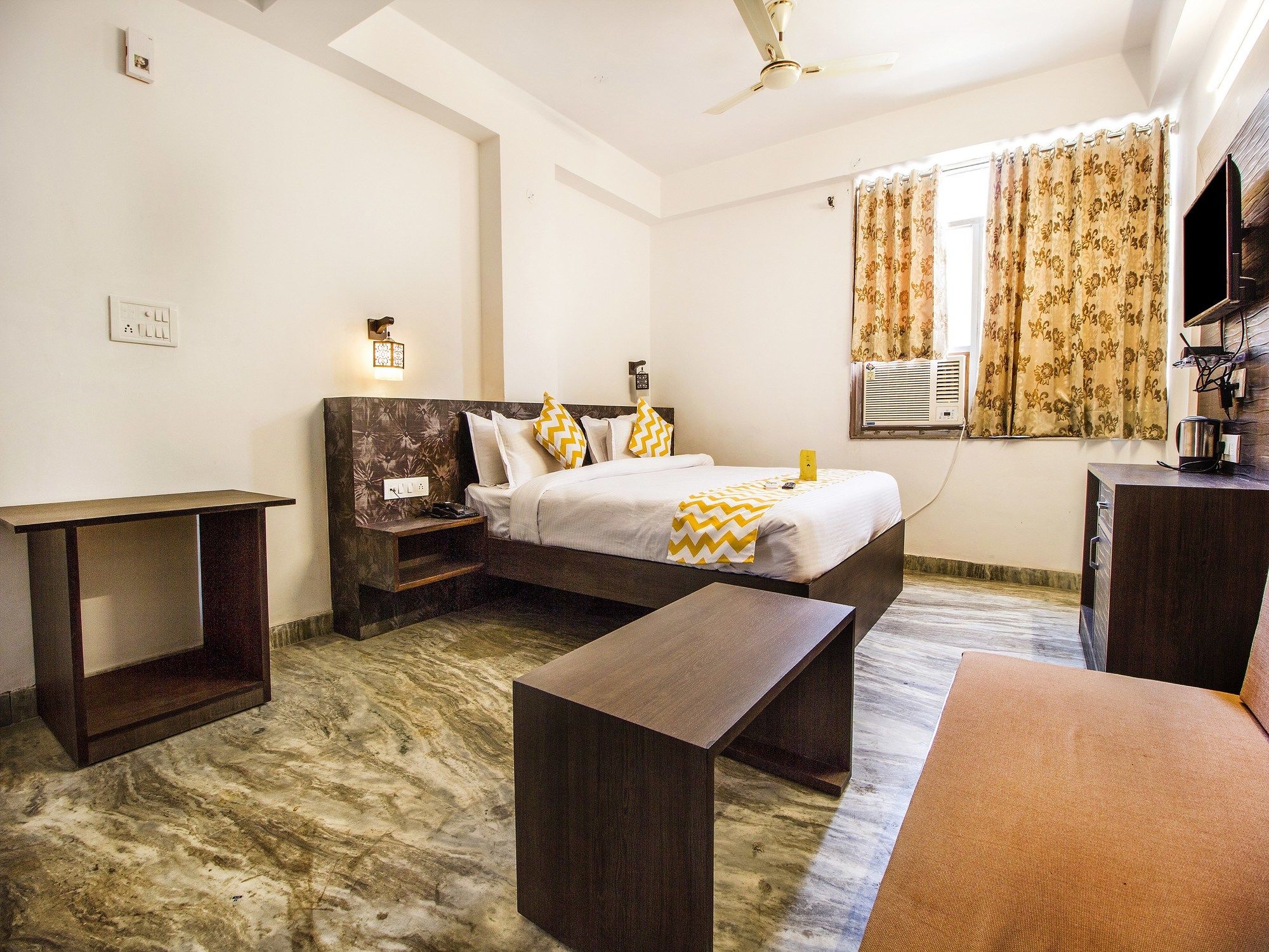 FabHotel Luxurs Gopalpura
