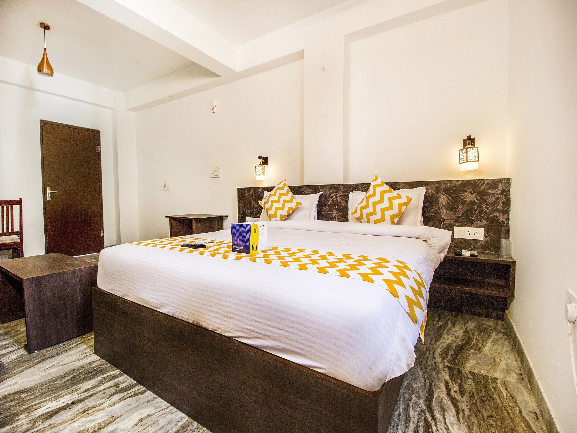 FabHotel Luxurs Gopalpura
