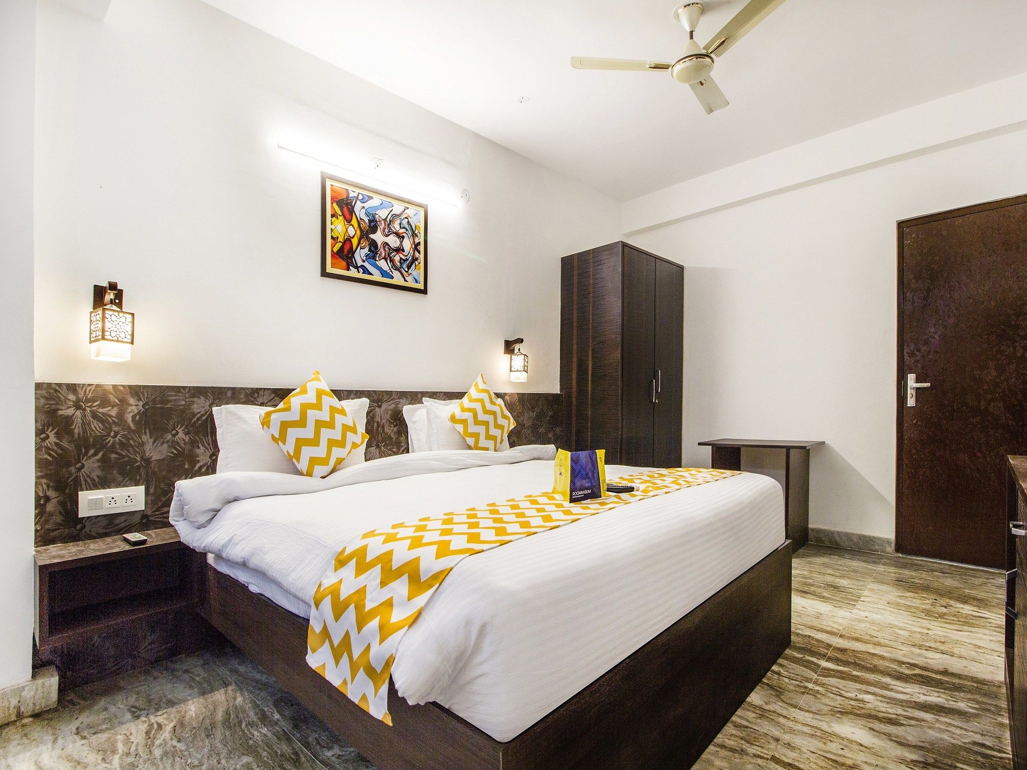 FabHotel Luxurs Gopalpura