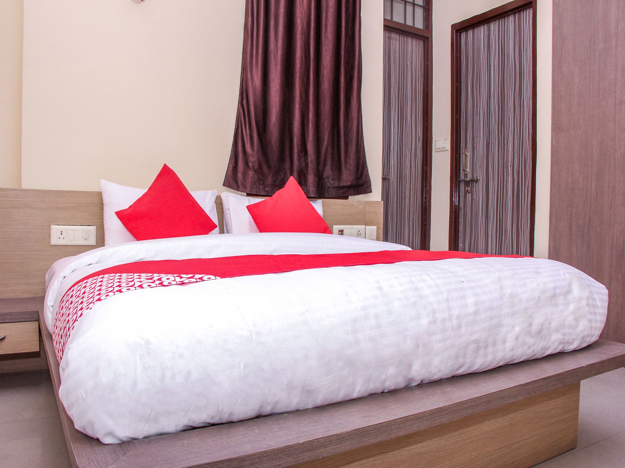 OYO 14864 Hotel Satyam Inn