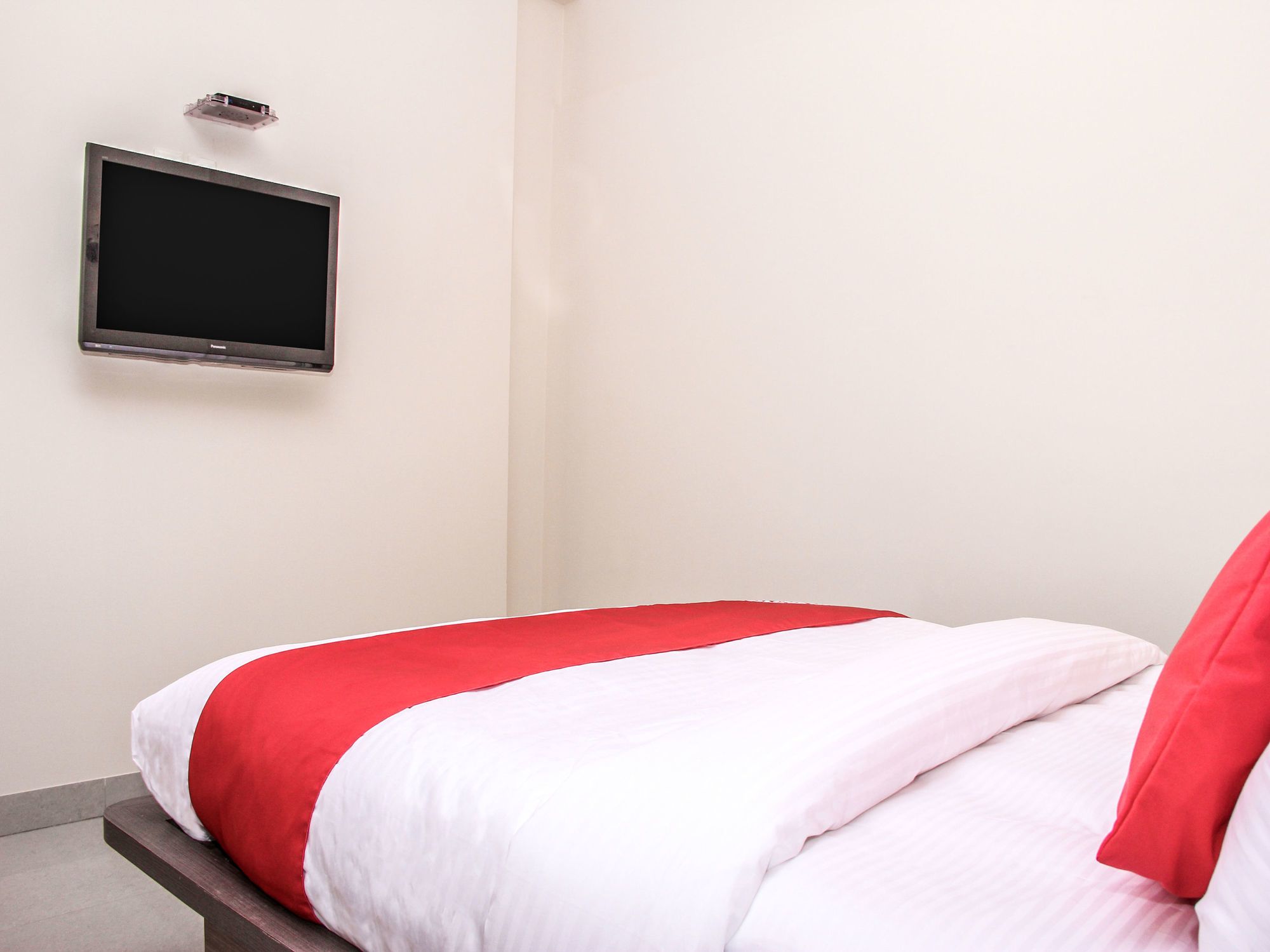 OYO 14864 Hotel Satyam Inn