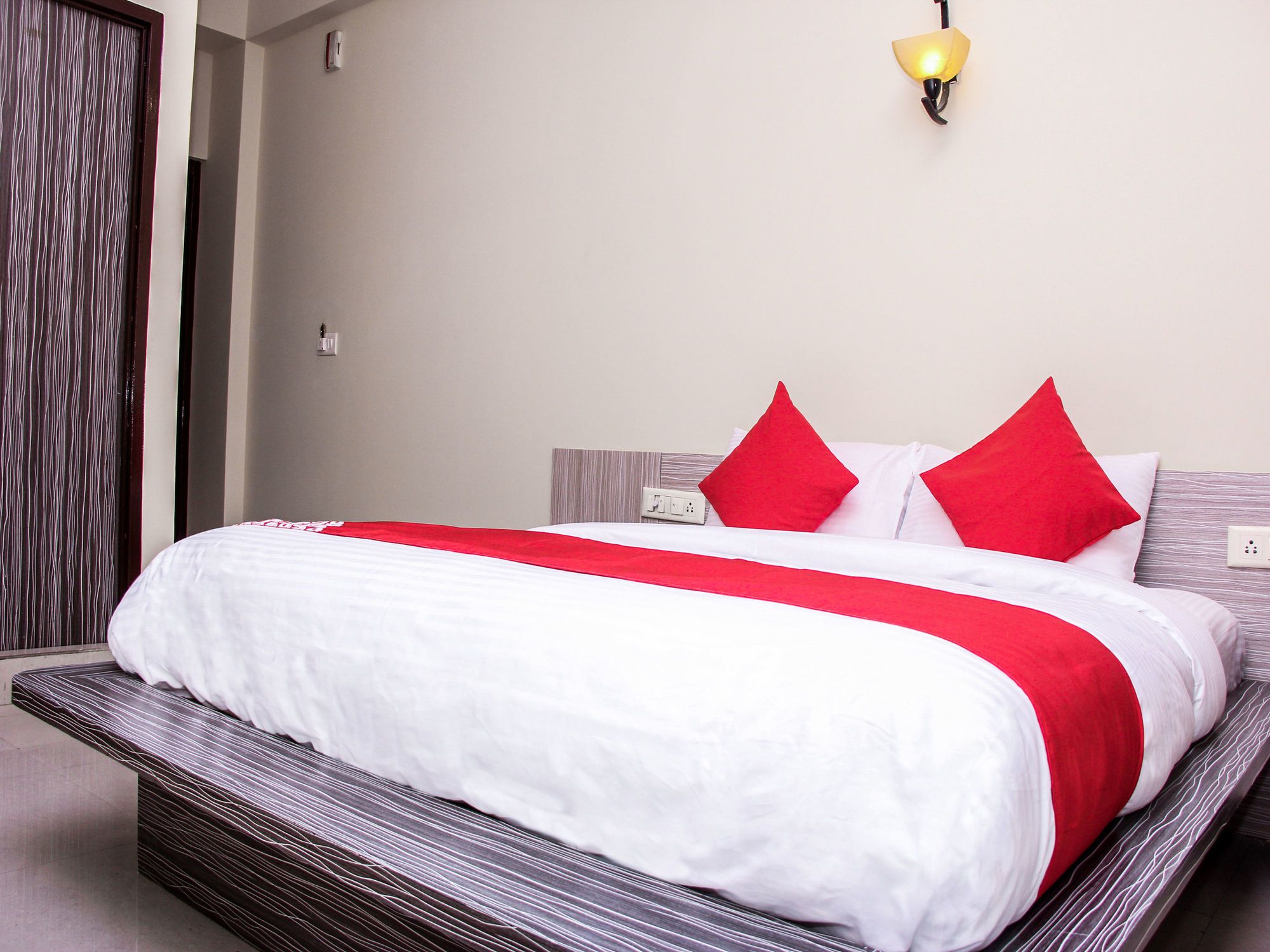 OYO 14864 Hotel Satyam Inn