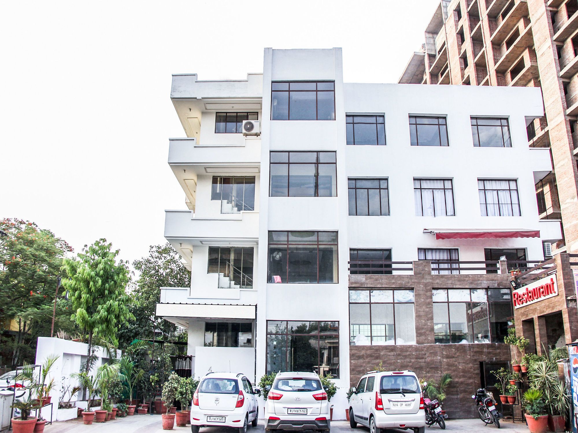 OYO 14864 Hotel Satyam Inn