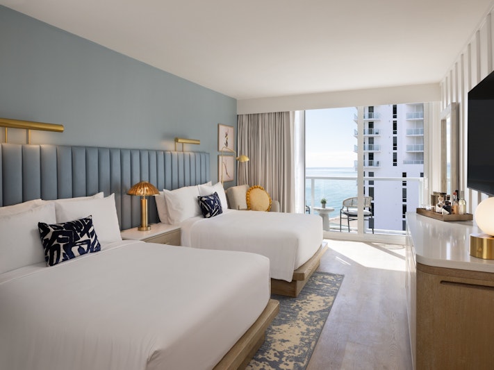 The Sunny Miami Sunny Isles Beach,Curio Collection by Hilton