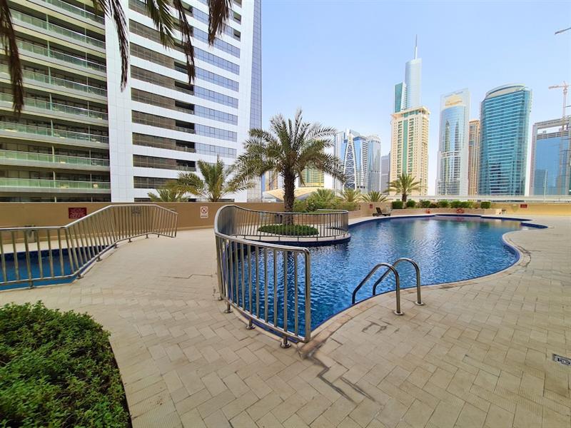 Wonderful Stay at Dubai Marina Dream Tower [VR]
