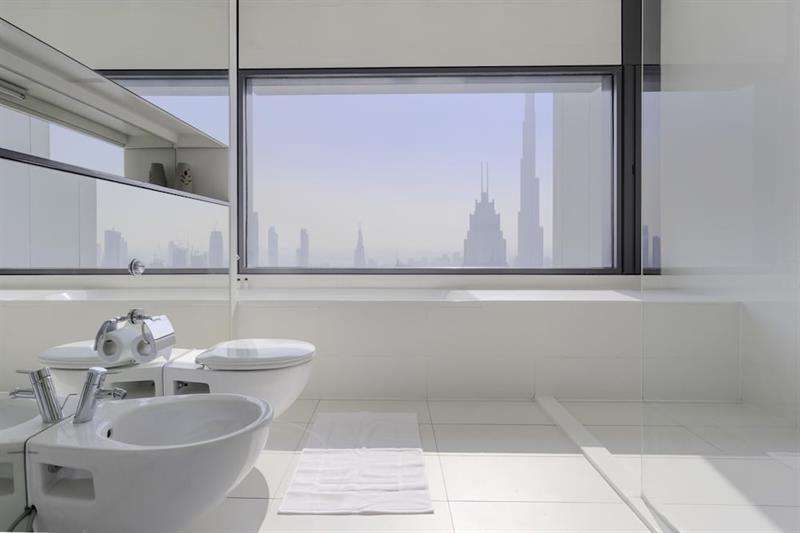 2BR Modern Apt With Magnificent Views of Dubai Skyline [VR]