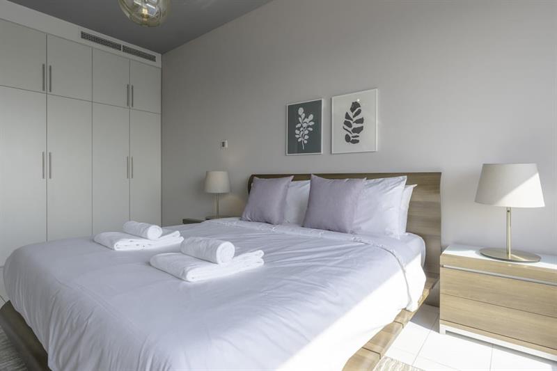 2BR Modern Apt With Magnificent Views of Dubai Skyline [VR]
