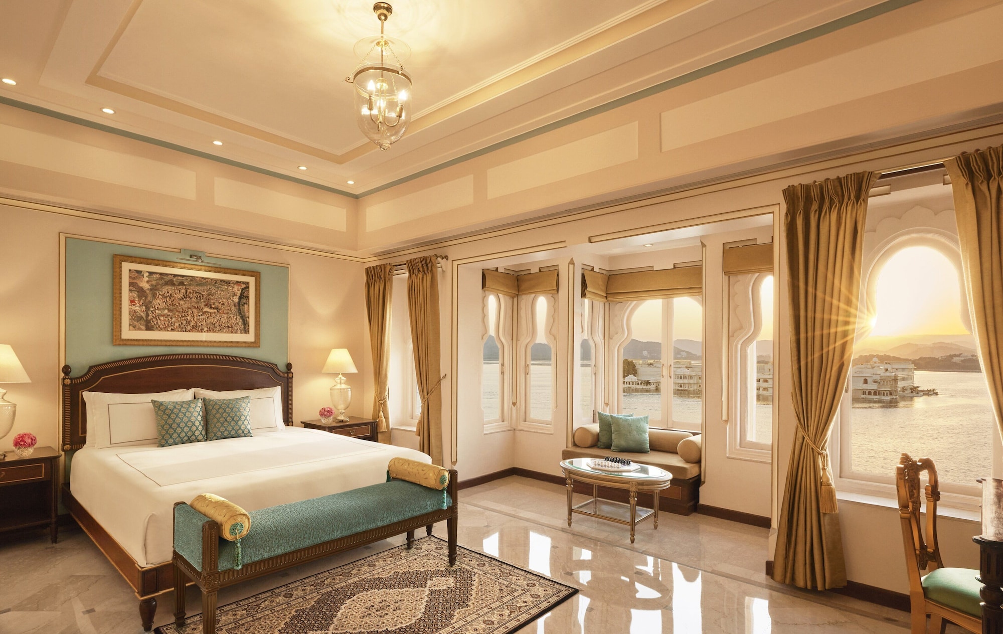 03Luxury Suite