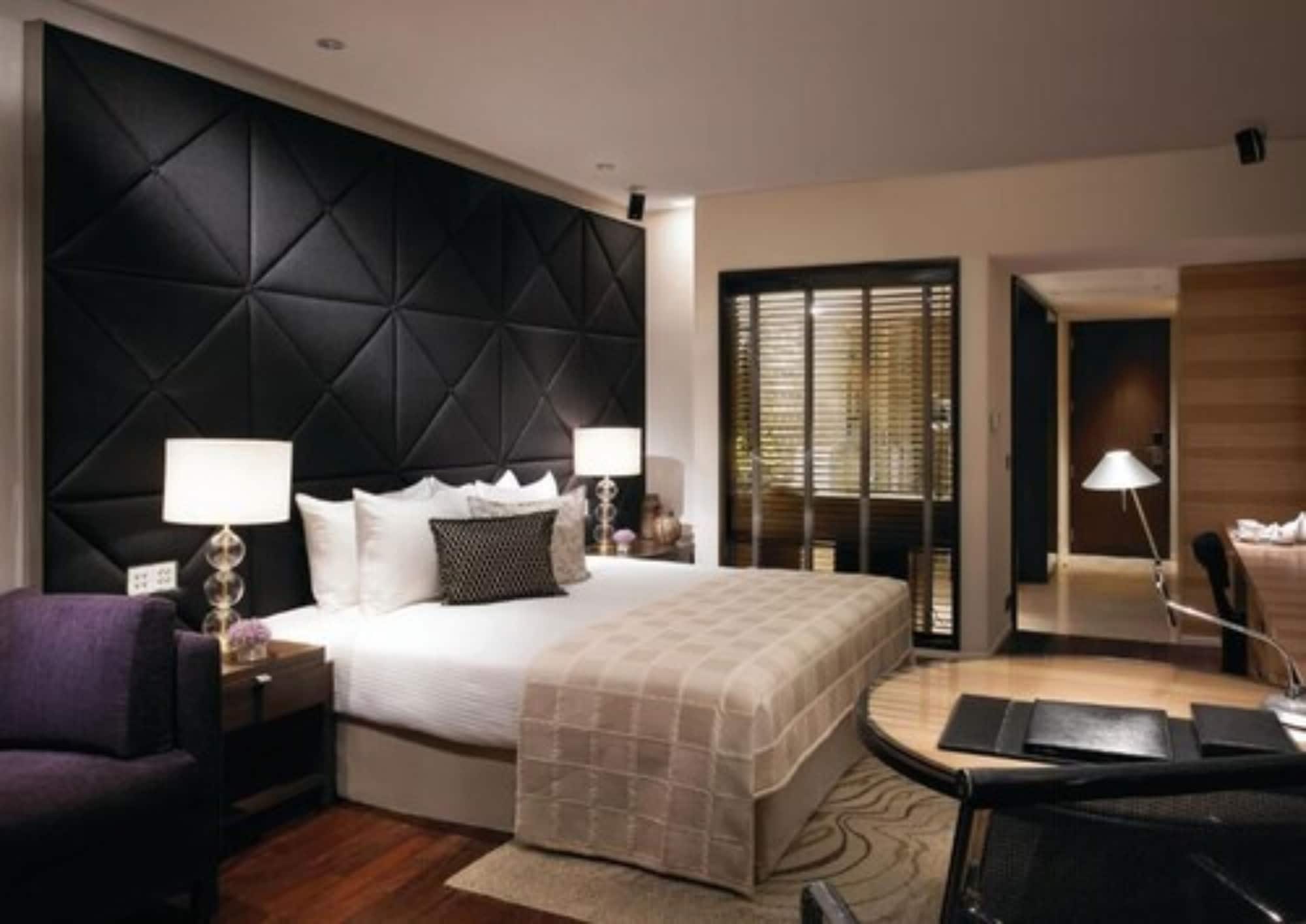 DOUBLE CLUB KING BED