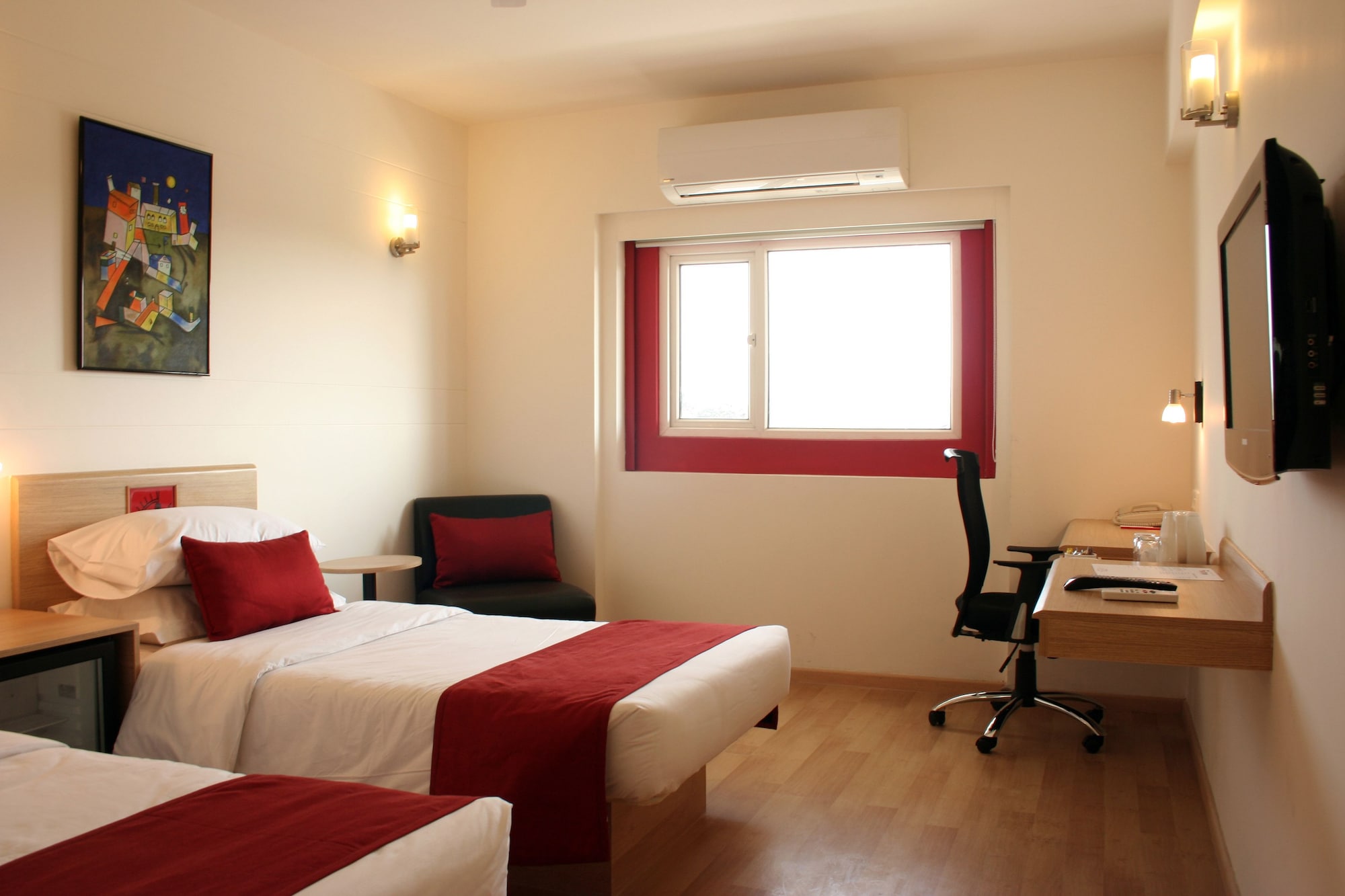 BUSINESS, DOUBLE OR TWIN BED
