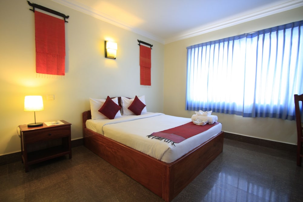 Forest King Hotel (ex Golden Mango Inn)