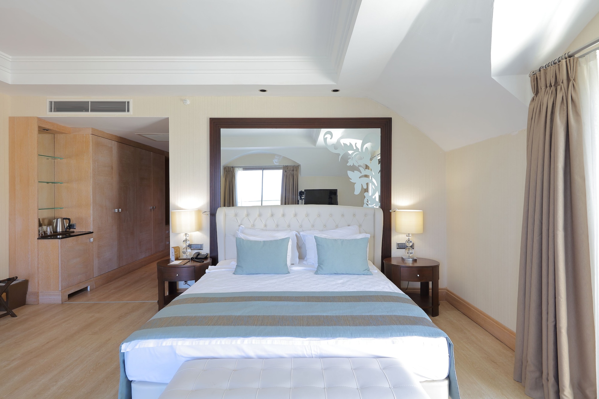 Juju Premier Palace