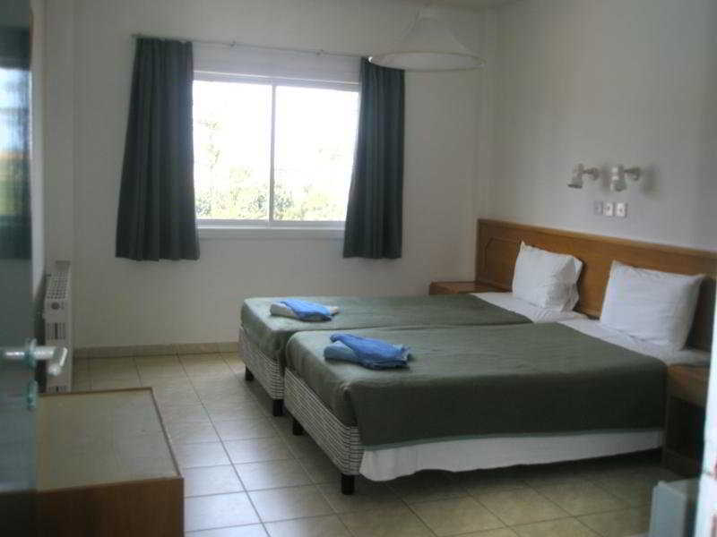 Debbie Xenia Hotel