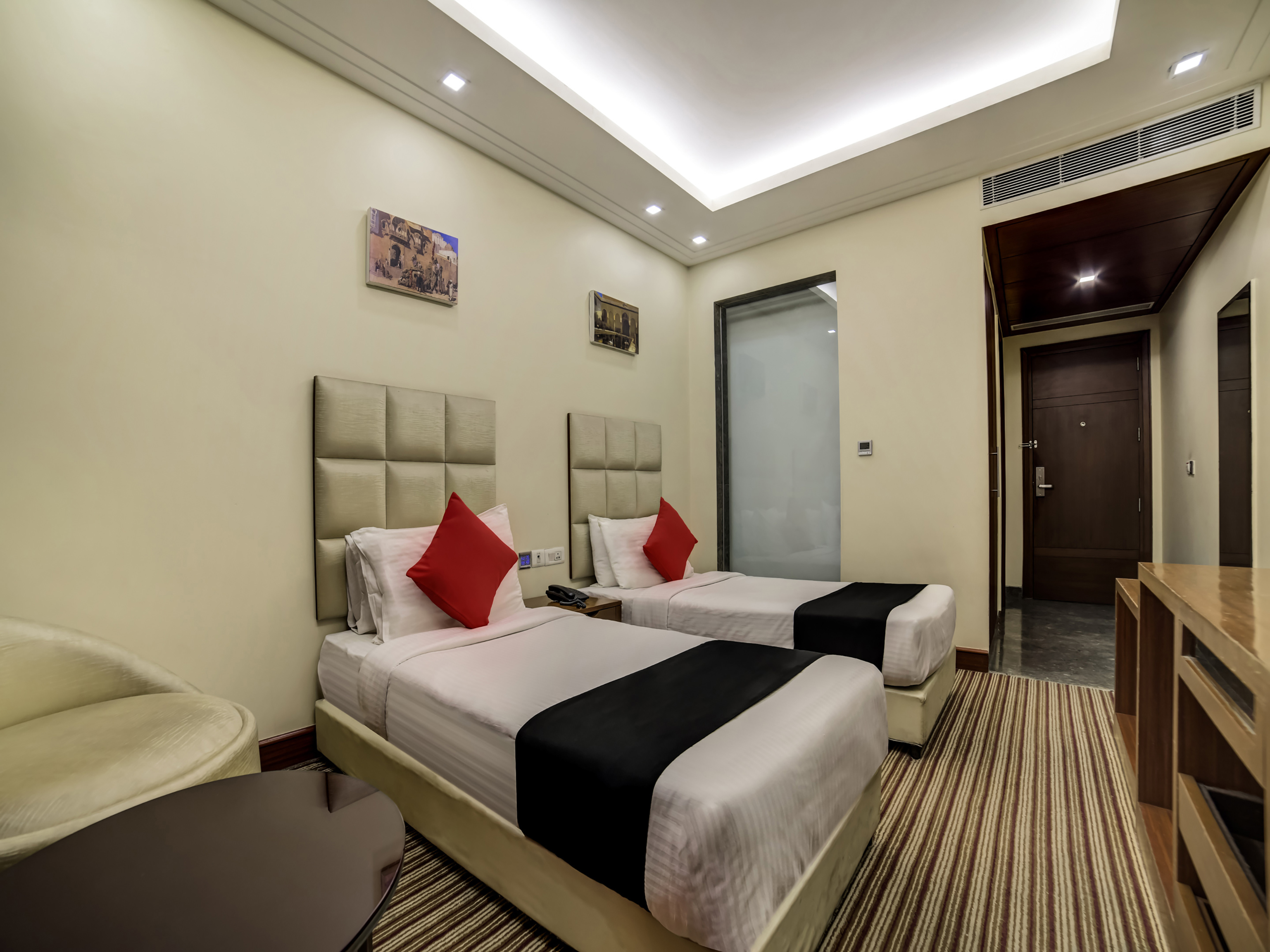 Capital O 28618 New Haven Hotel