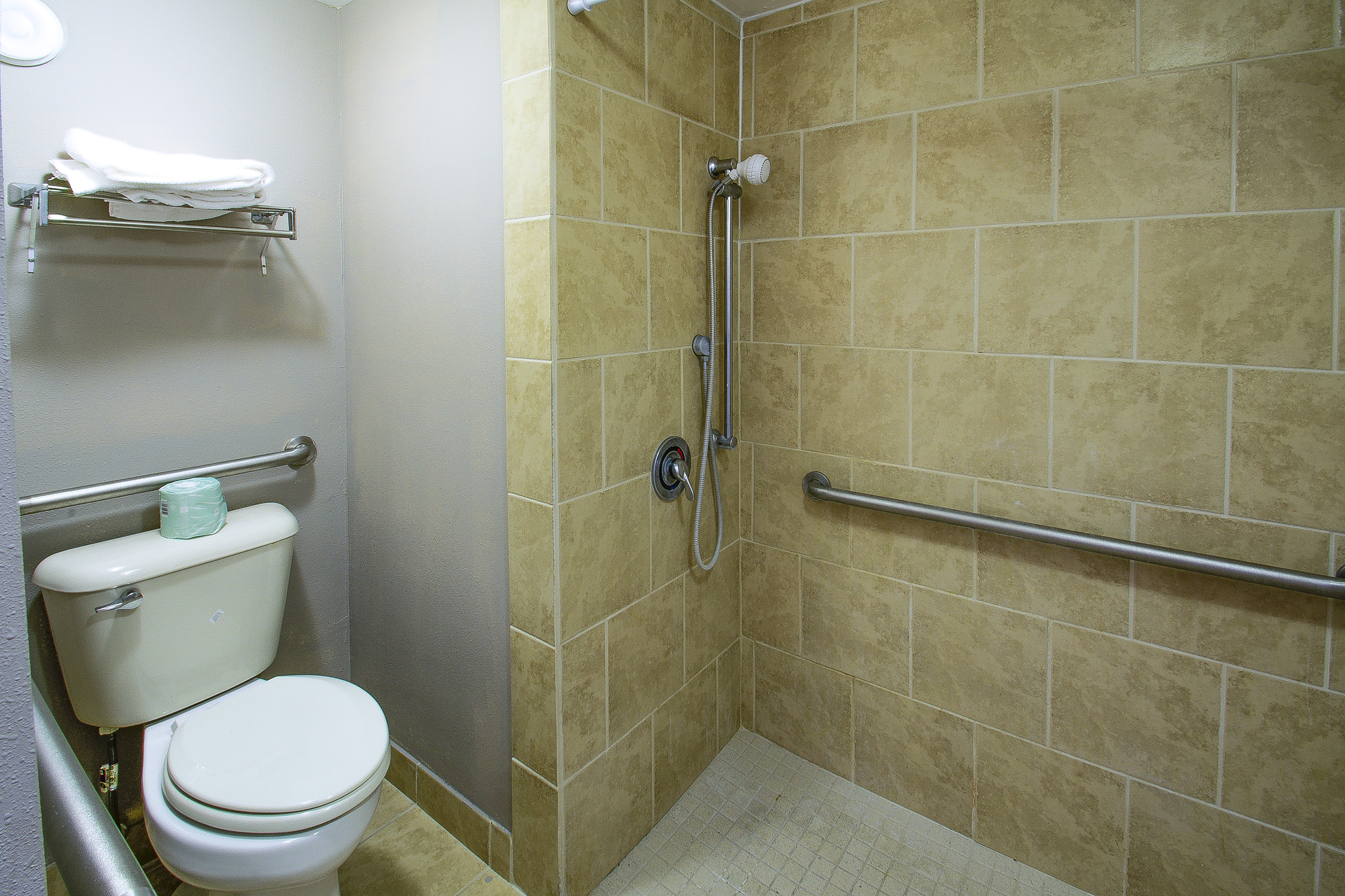 Hotel Cypress Inn & Suites Washington by OYO, USA, Chocowinity. Großes 2