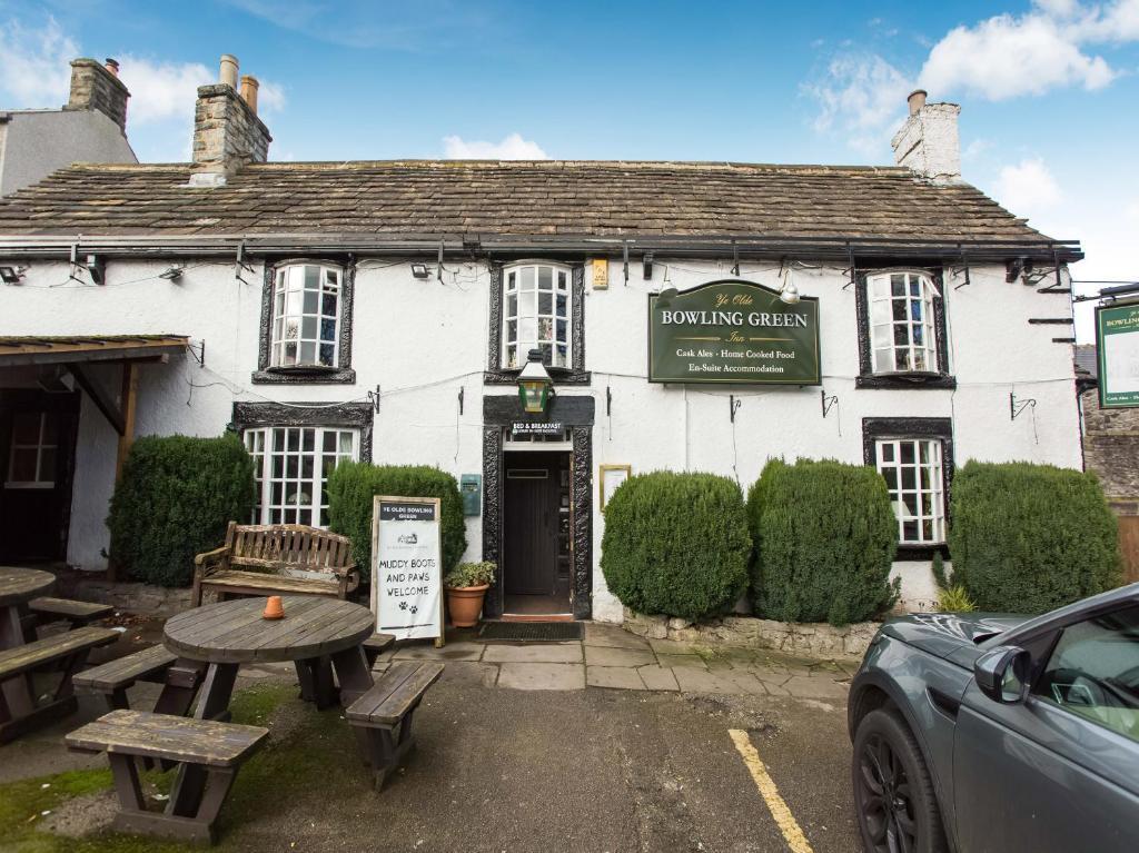 Ye Olde Bowling Green Inn