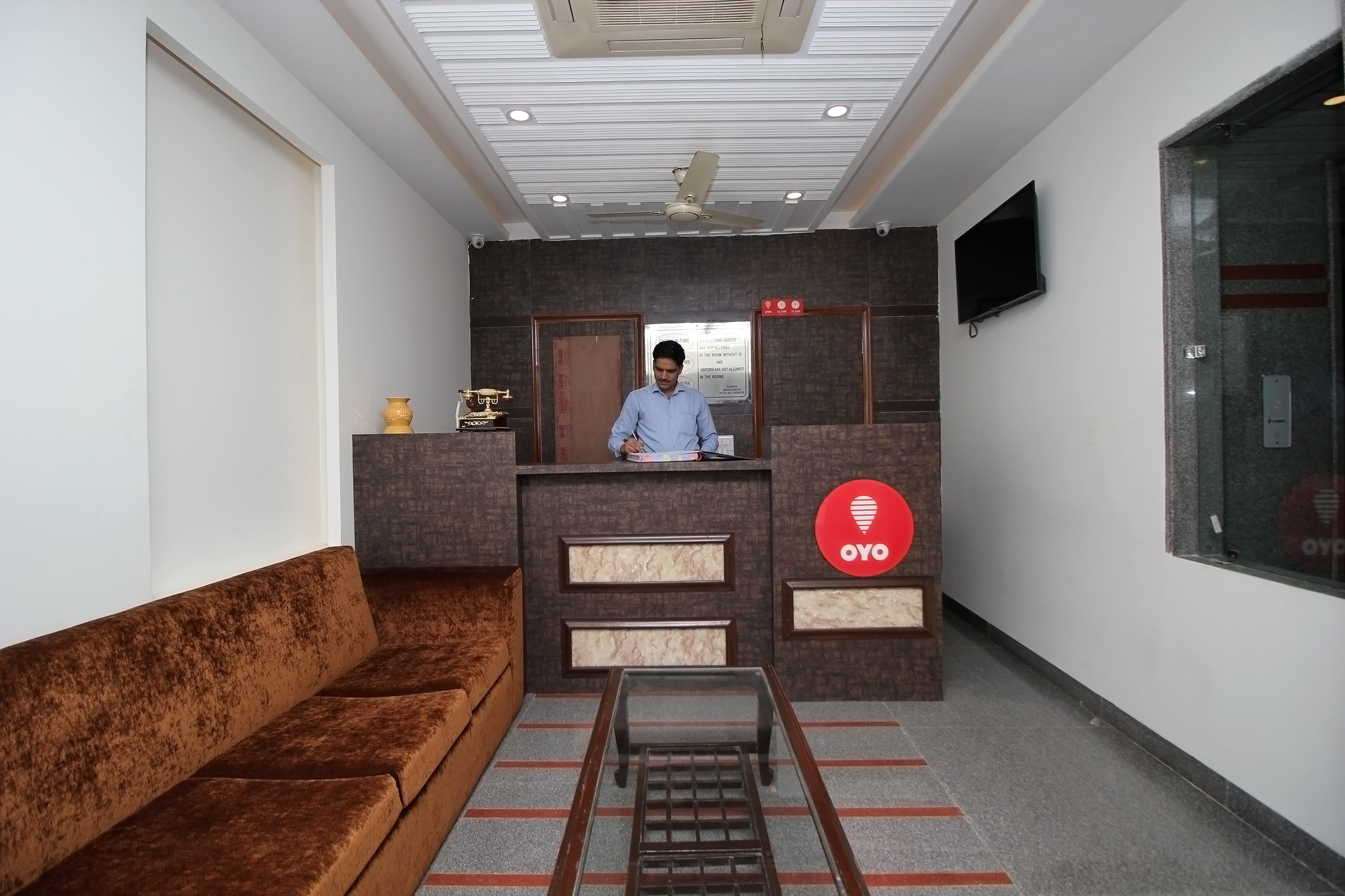 OYO 9028 Hotel Blu Pebbles