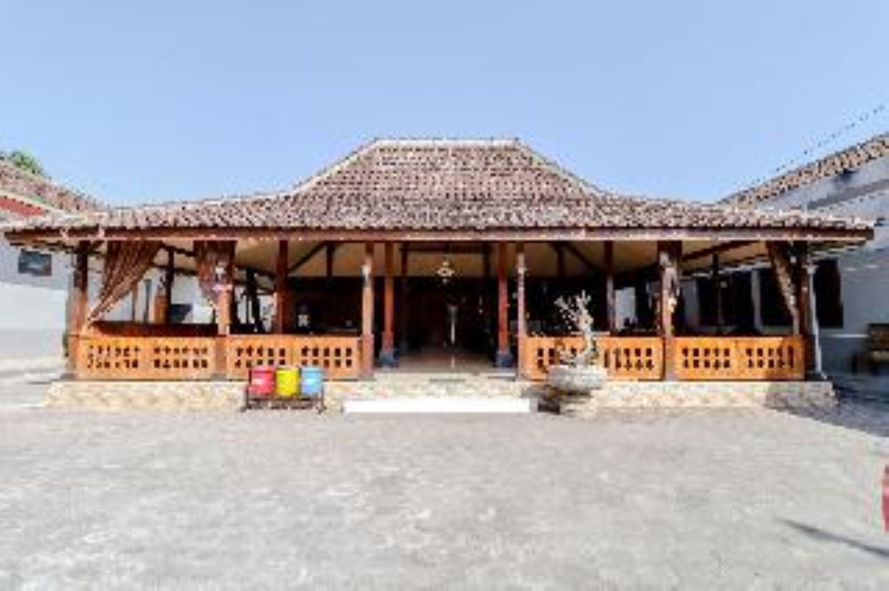 Griya Limasan Hotel by ZUZU