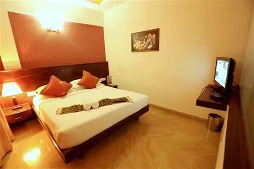 Suite, 1 Queen Bed, City View