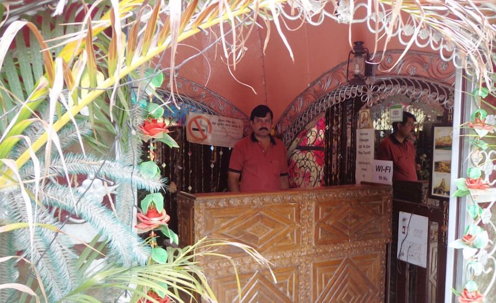 Royal Aashiyana Palace Hotel