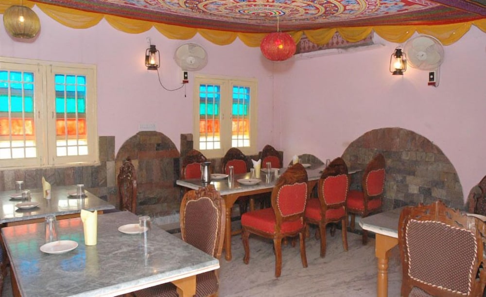 Royal Aashiyana Palace Hotel