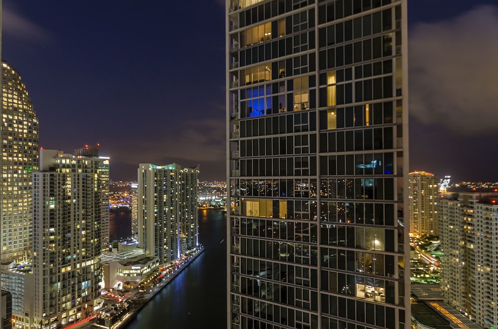 Icon by Sunnyside Retreats