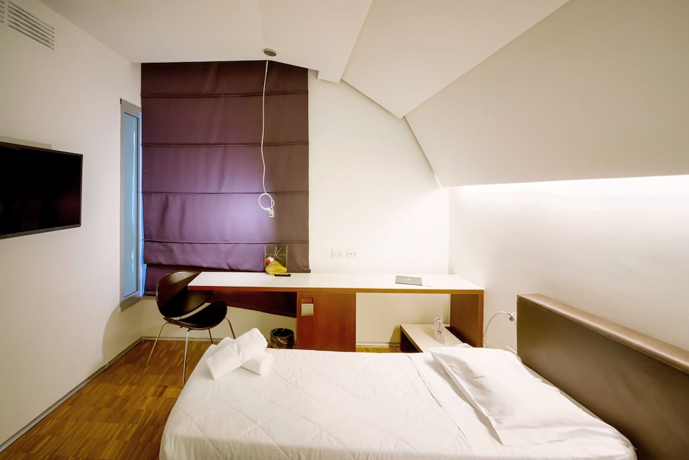 Black Hotel