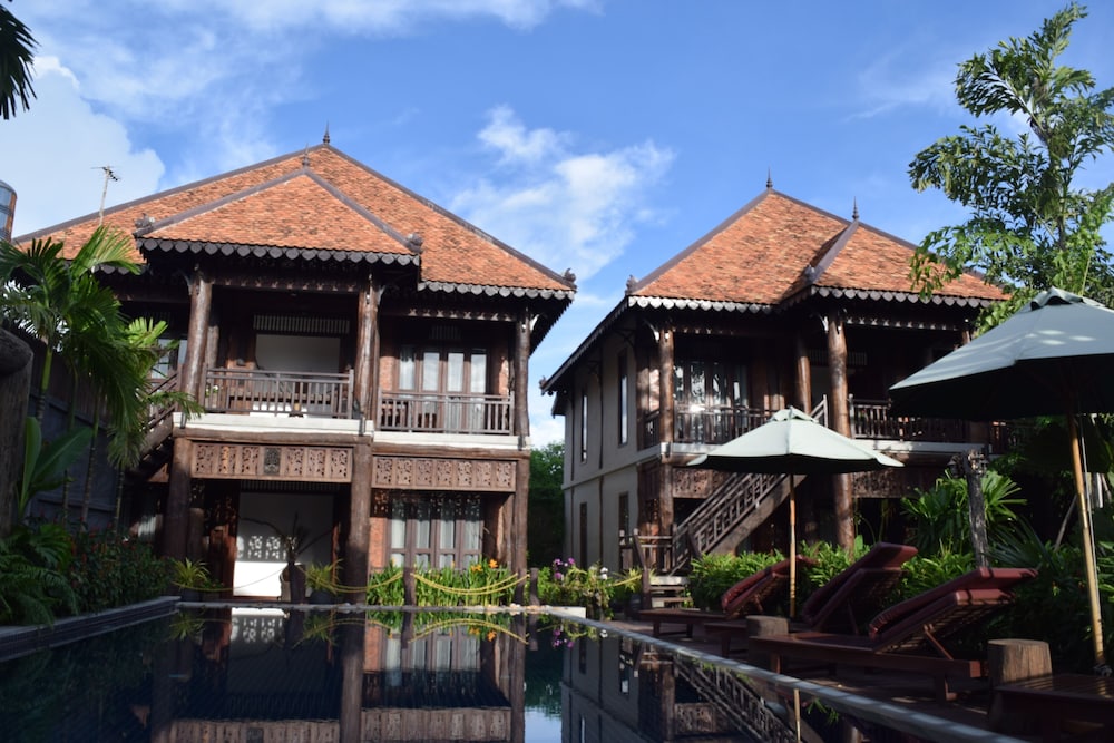 Java Wooden Villa by AIC