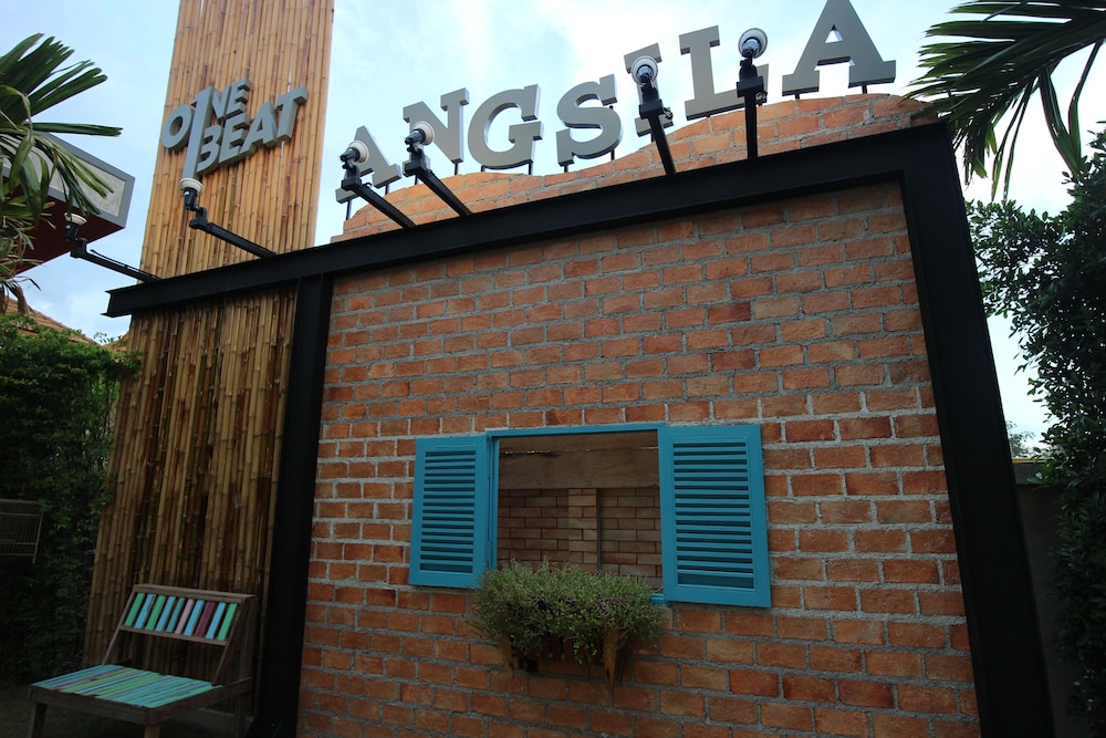 One Beat Vintage And Bistro