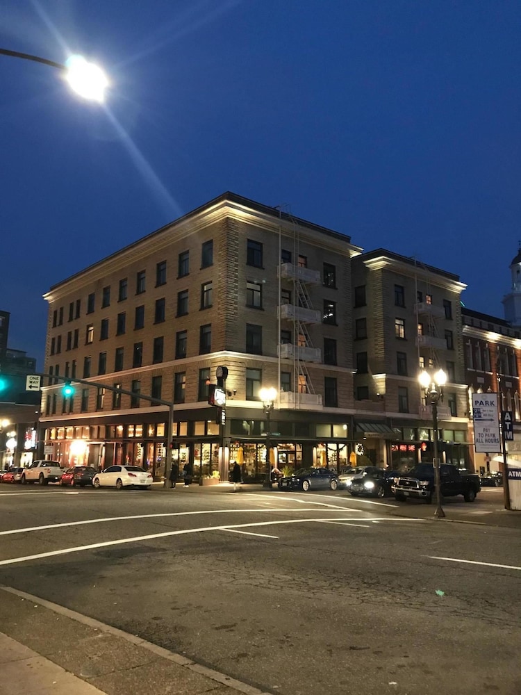 Washington Plaza Apartments