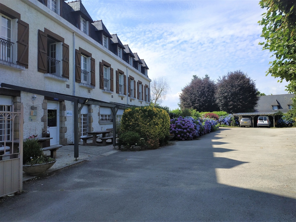 Brit Hotel La Croix Blanche