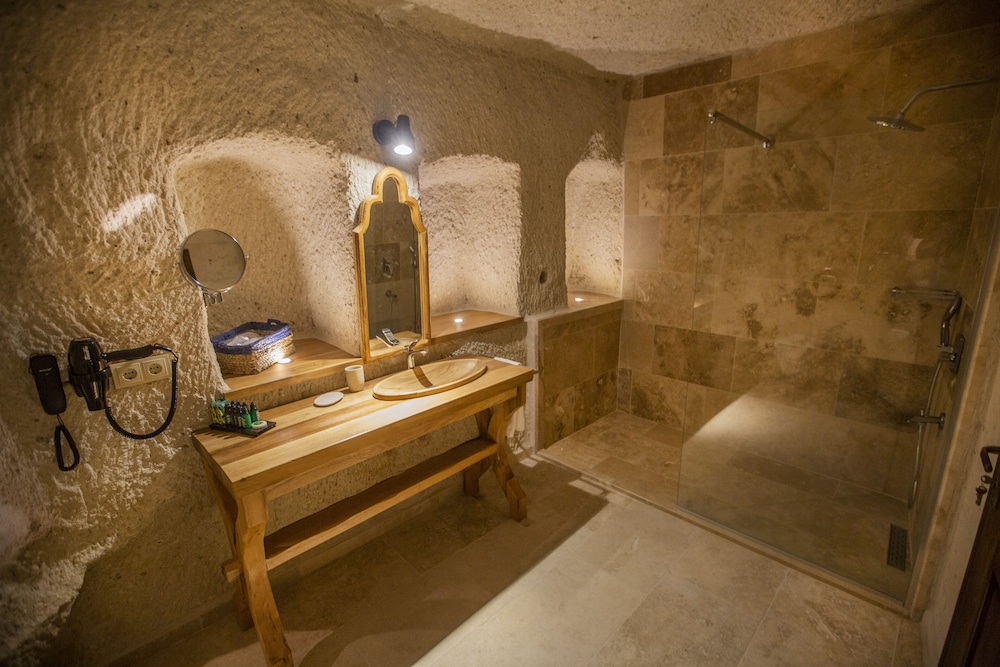 Nino Cave Suites