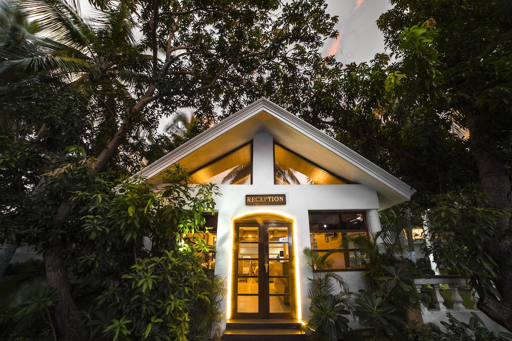 Shelter Beach Resort