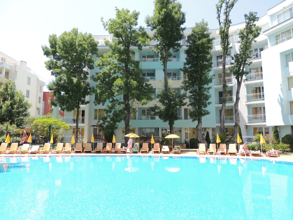 Yassen Holiday Village
