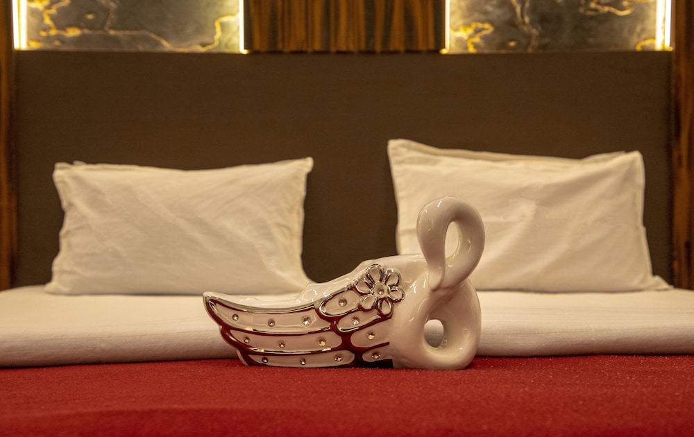 Empire Royale Hotel