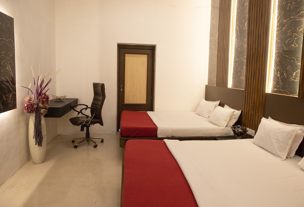 Empire Royale Hotel
