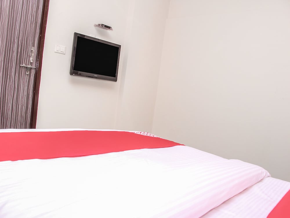 OYO 14864 Hotel Satyam Inn