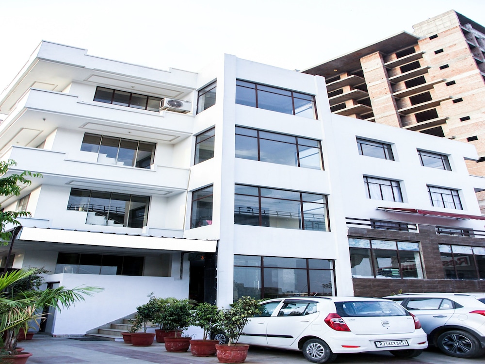 OYO 14864 Hotel Satyam Inn