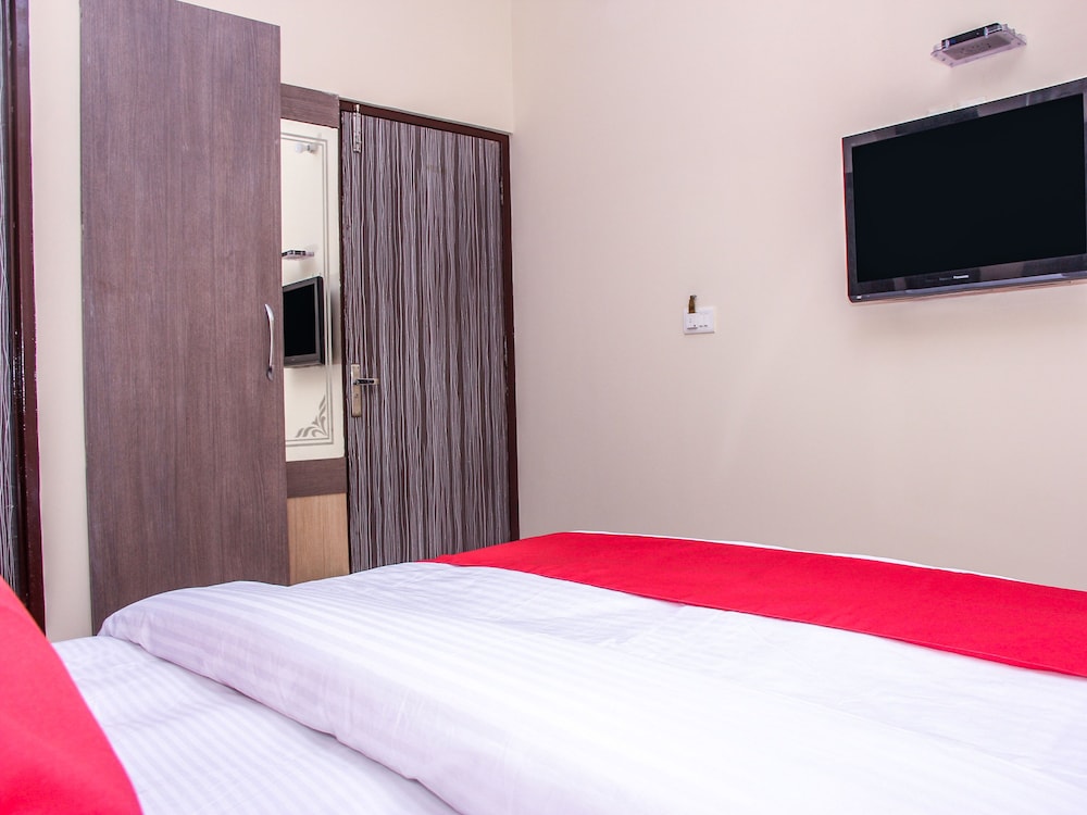 OYO 14864 Hotel Satyam Inn