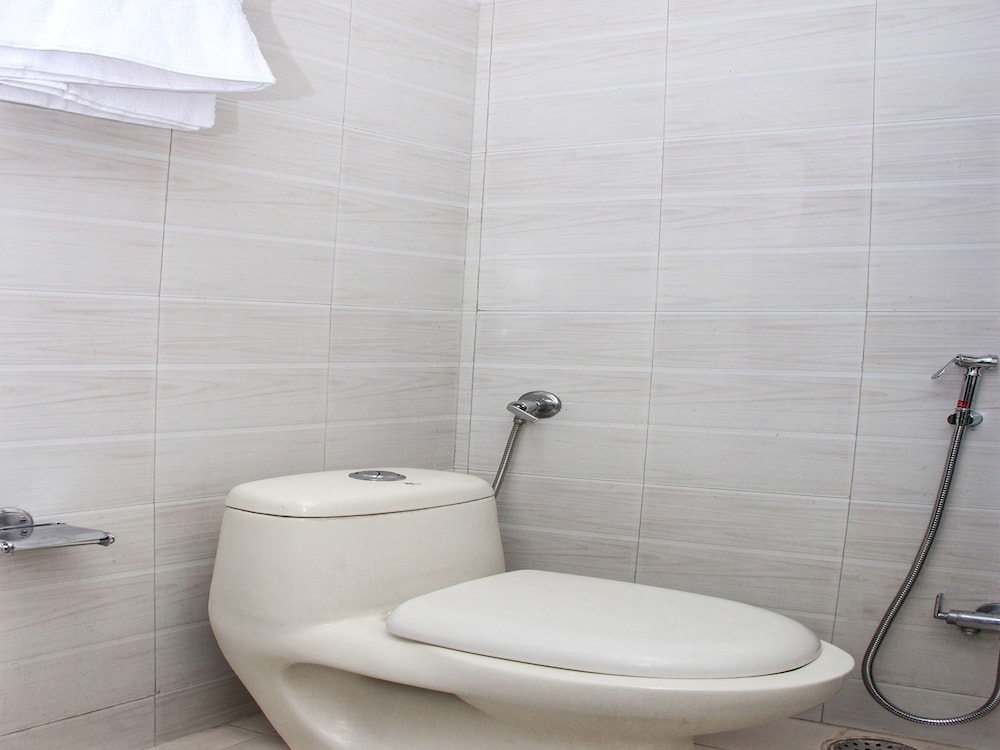 OYO 14864 Hotel Satyam Inn