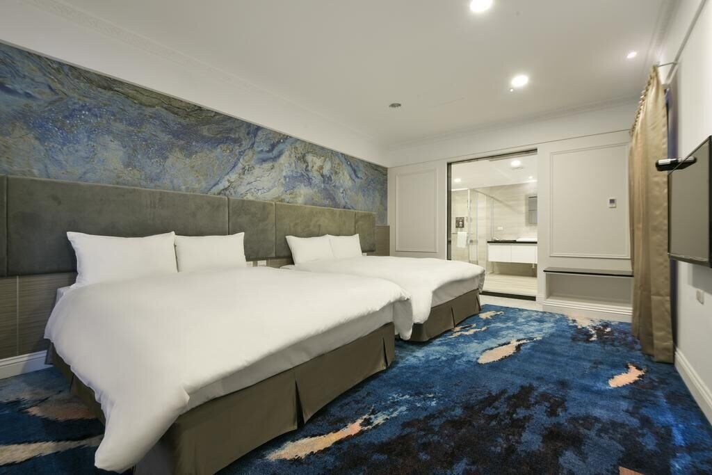 Gold Hotel
