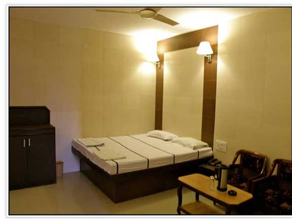 Golden Hotel