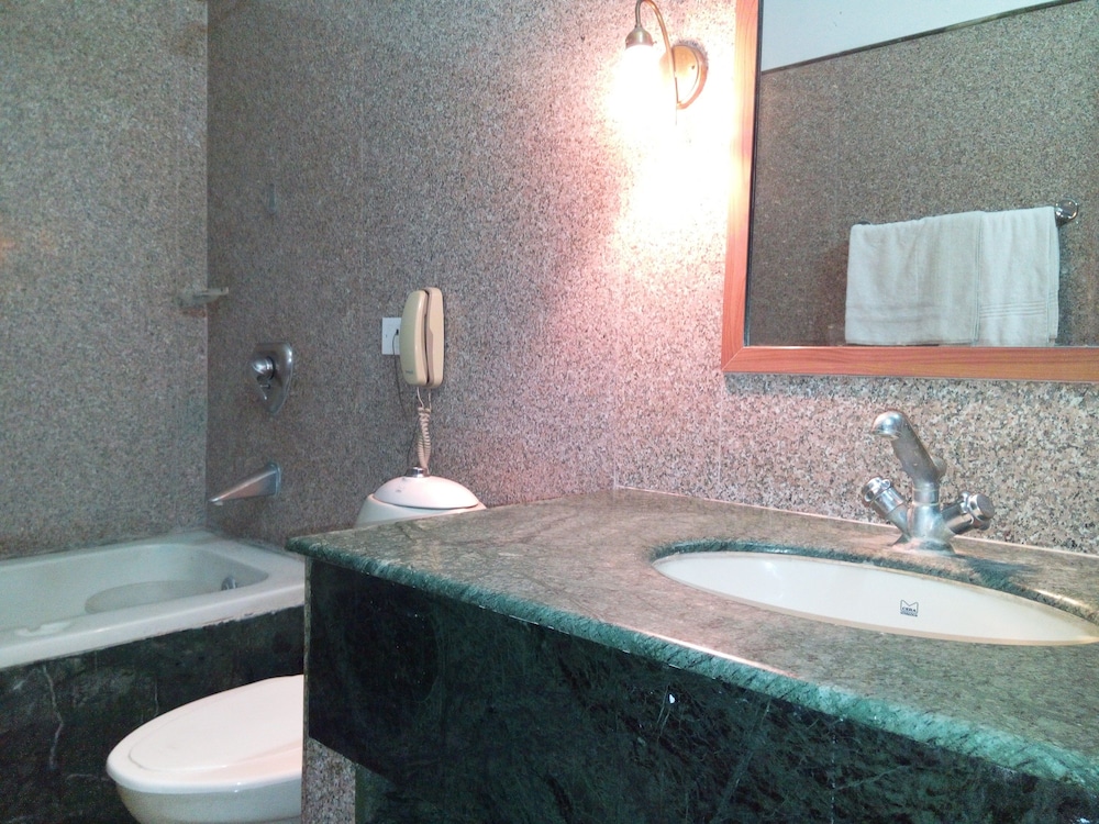 Queens Residency Gurgaon Hotel