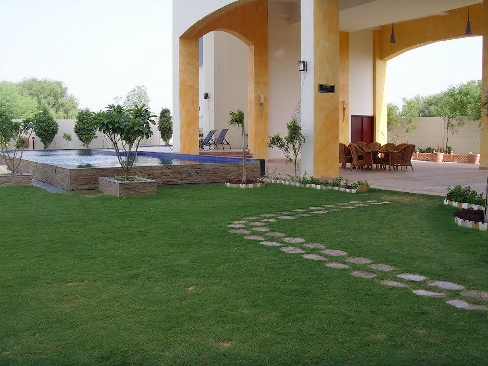 Jaipur Greens Hotel