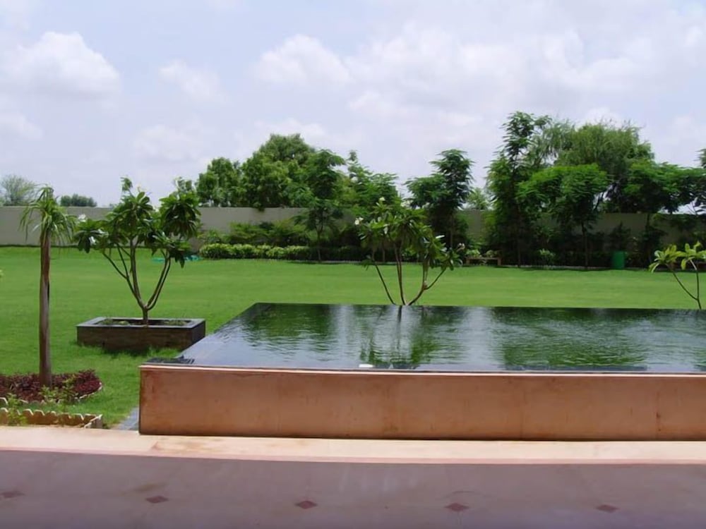 Jaipur Greens Hotel