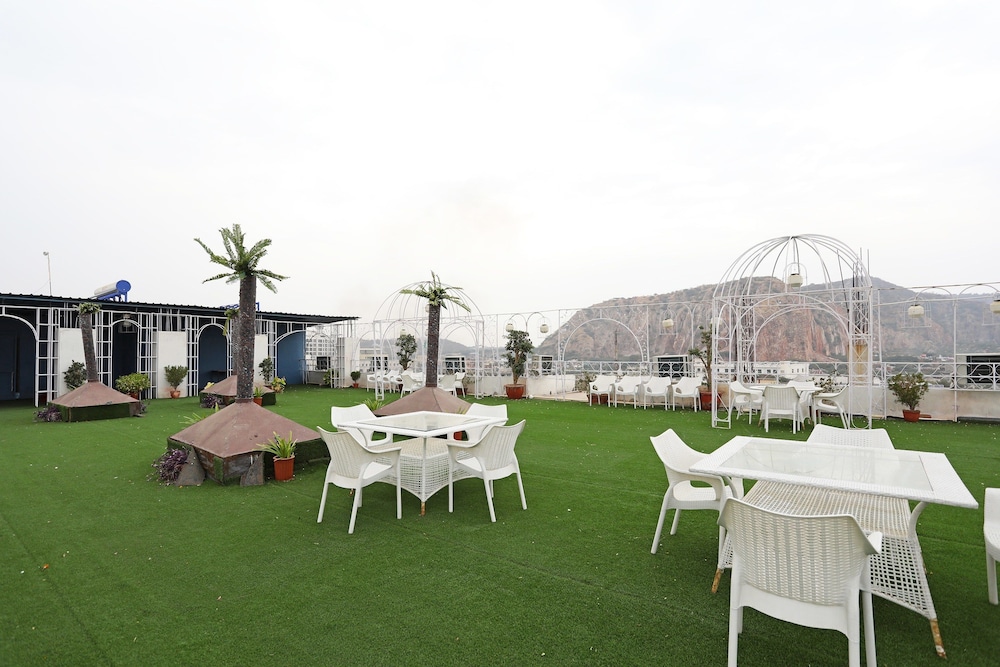 OYO 10325 Hotel Grand Harshal