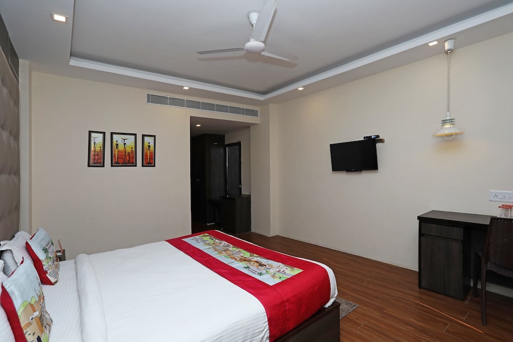 OYO 10325 Hotel Grand Harshal