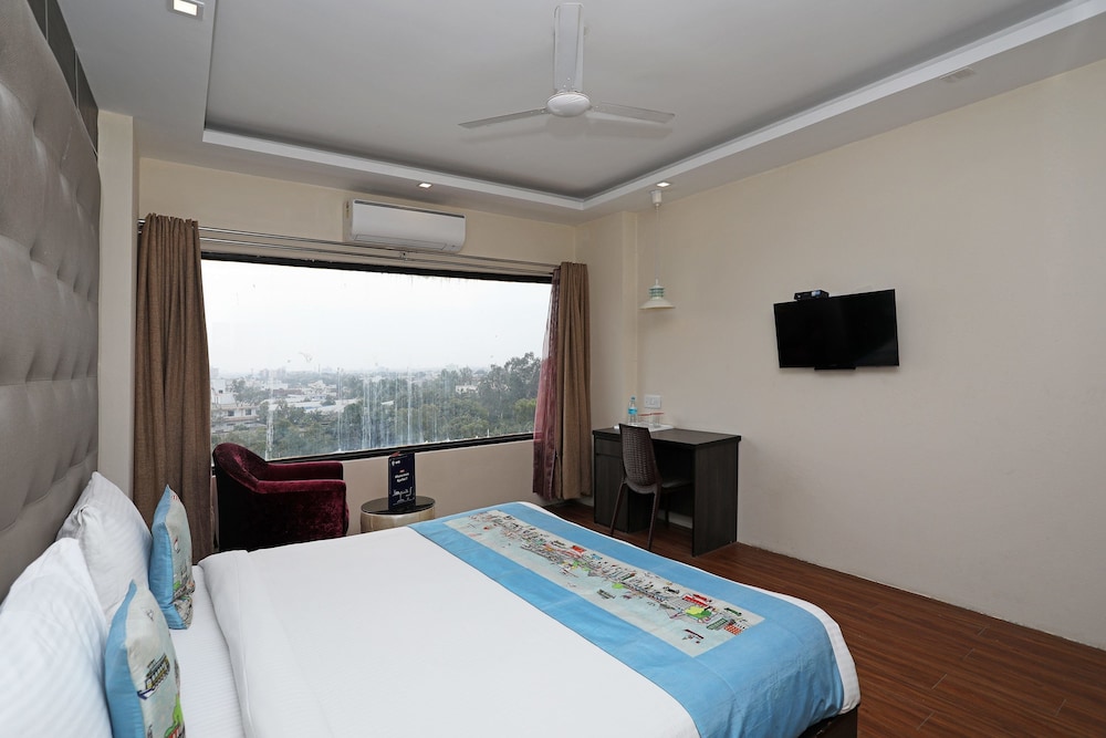OYO 10325 Hotel Grand Harshal