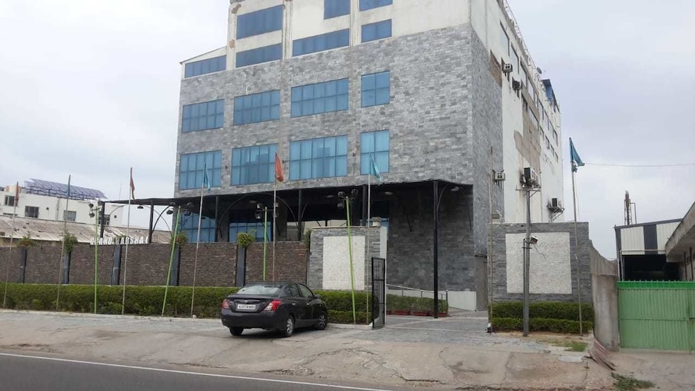 OYO 10325 Hotel Grand Harshal